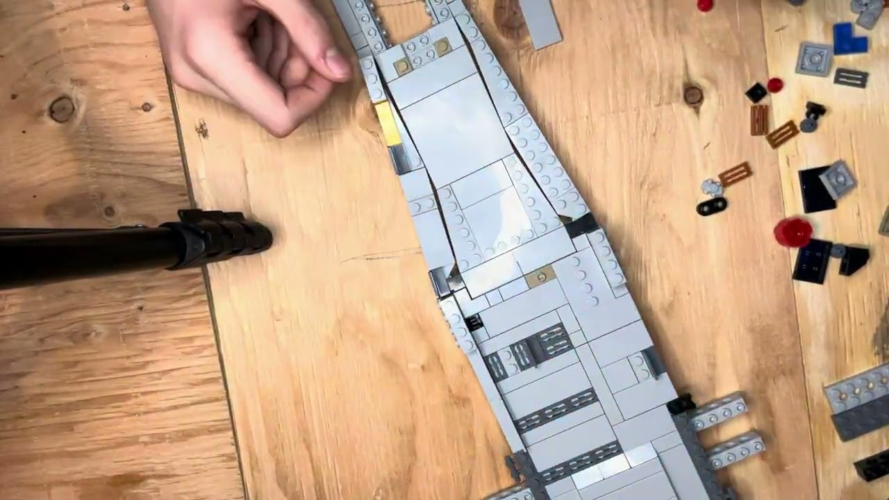 DE Bricks Builds The Lego Star Wars UCS Razor Crest| part 2 of 36