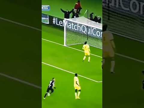 اللاعب الوحيد اللي احتفل مع التسديد ابراهيموفيتش زلاتان ابراهيموفيتش كرة القدم Shorts 