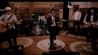 XREAL Band - Arti Kebahagiaan ( Official Music Video )