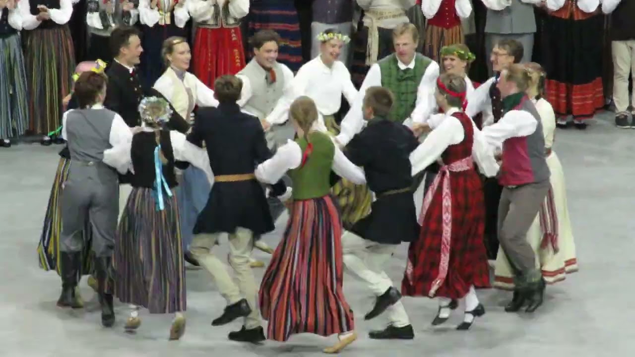 2x2 Dejo Svētku Sēta - 2x2 Toronto Dziesmu Svetki 2024