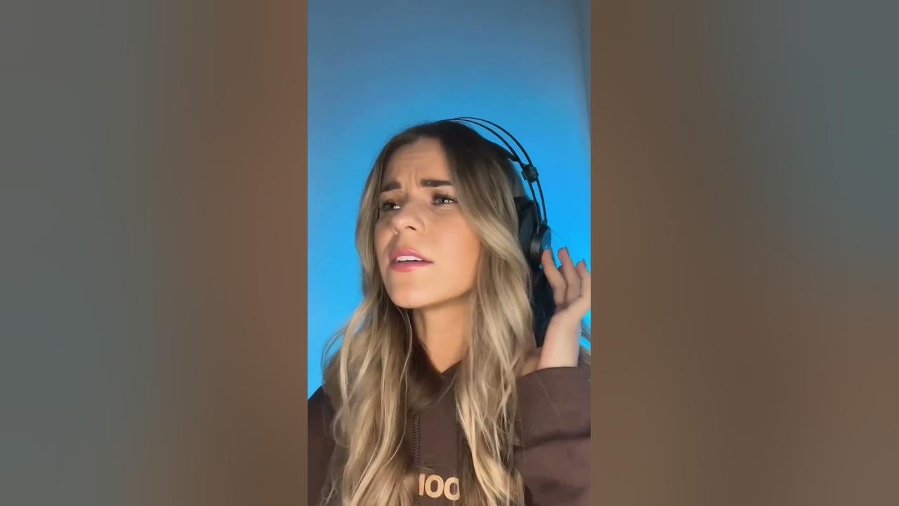 Taylor Swift in the studio be like