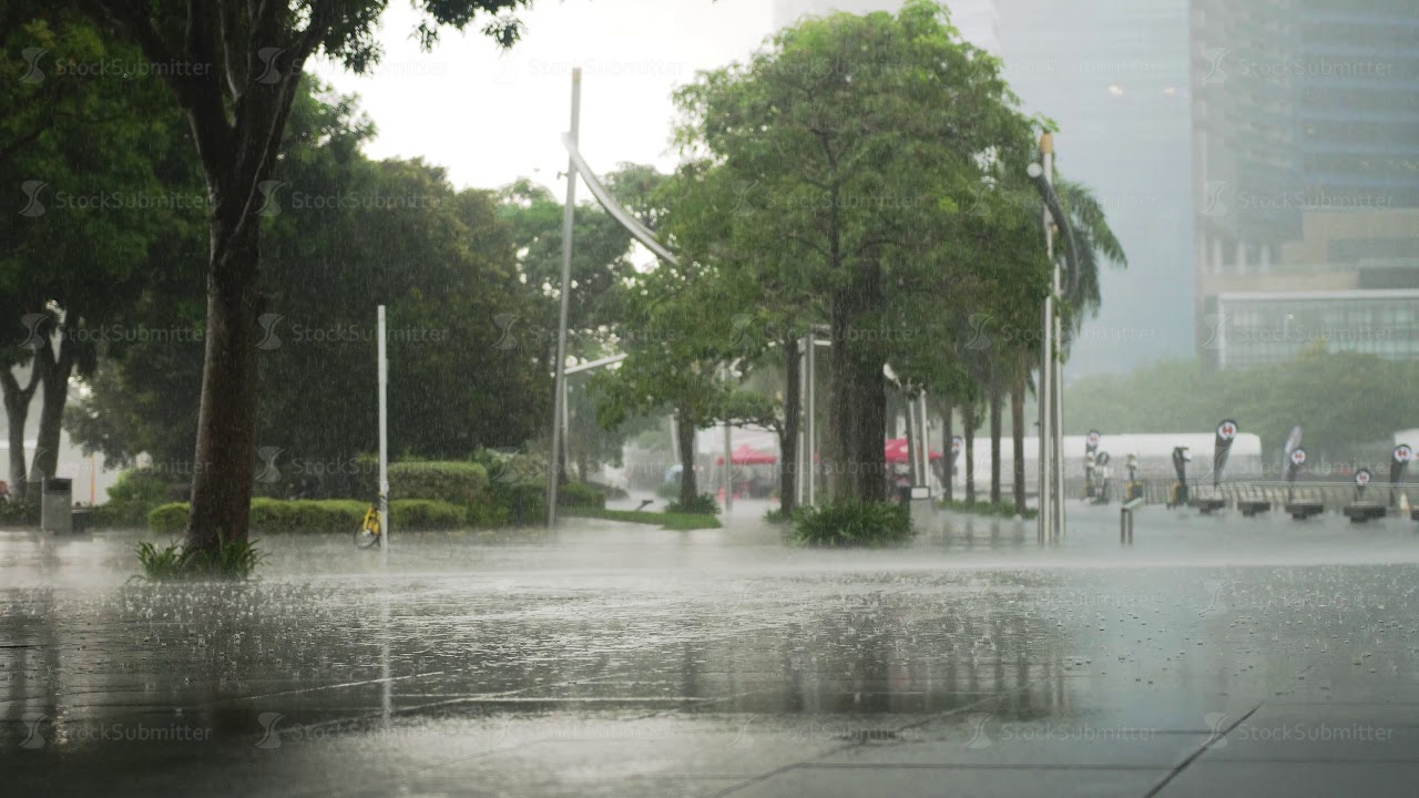 Heavy rain in the center of Singapore. 3840x2160
