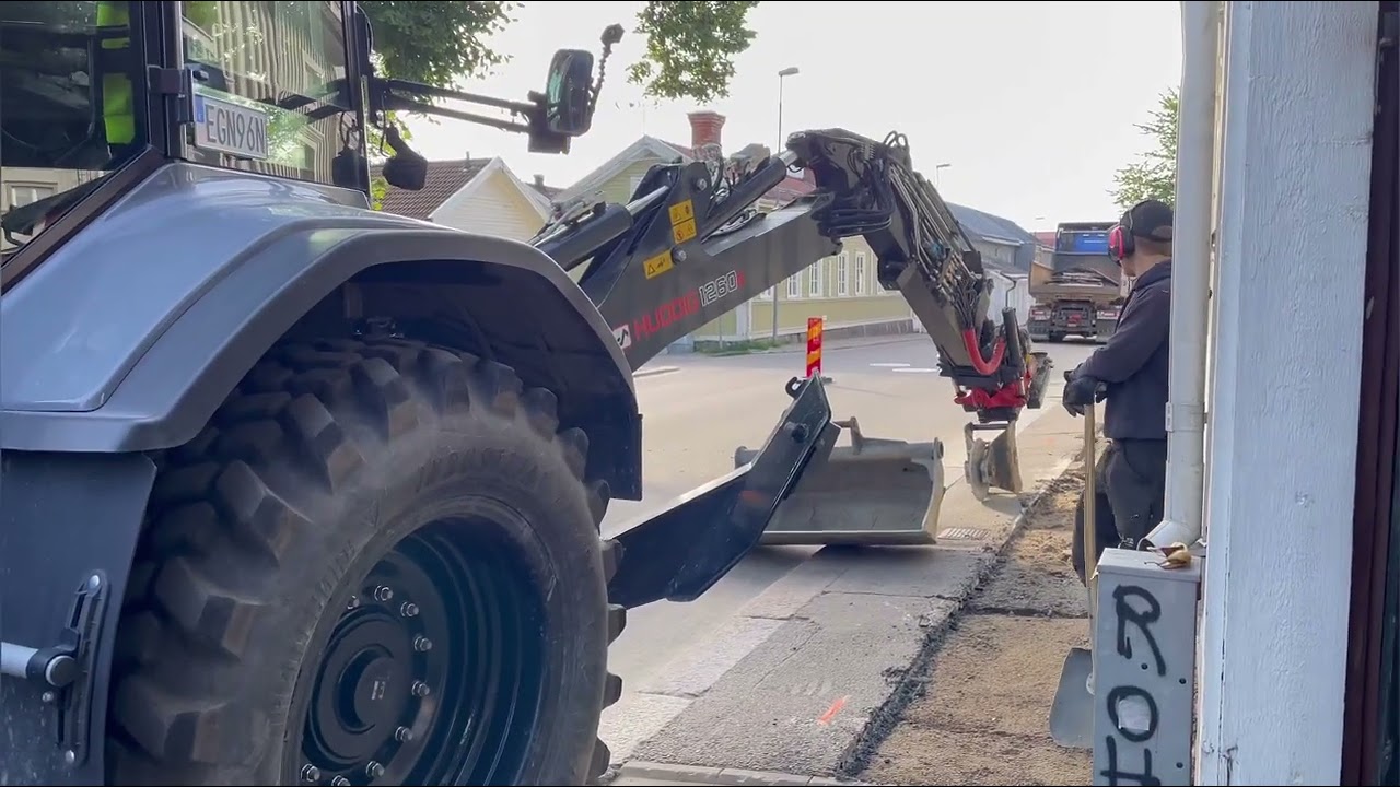 ASPHALT CUTTING with HUDDIG 1260E backhoe loader using Rototilt R4 and SE Equipment asphalt cutter