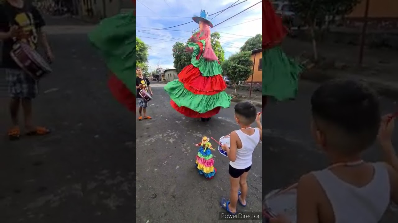 RGE tocando tambor para la Gigantona 09/15/2022