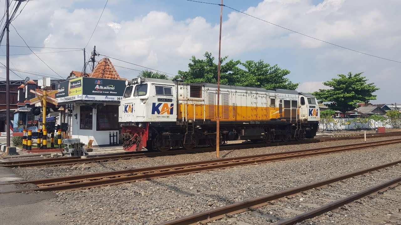 DAPAT 2 MOMEN, Hunting Kereta Api Di JPL 1 Semarang Poncol