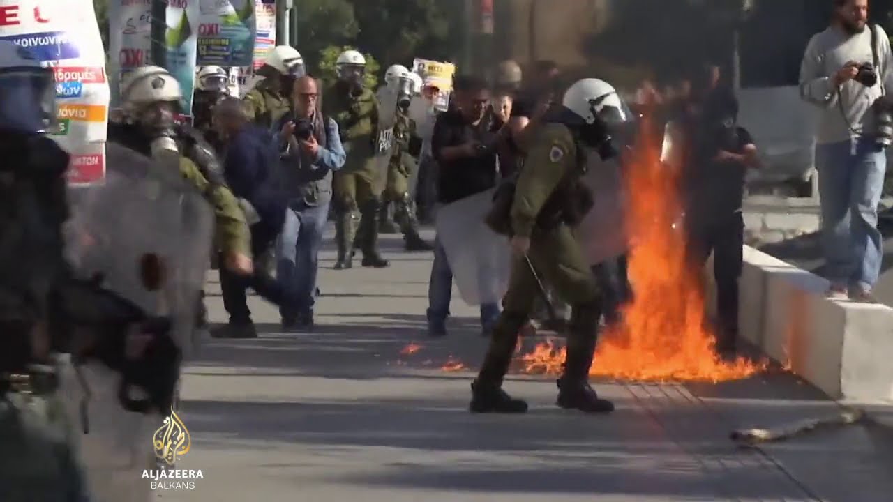 اشتبك المتظاهرون والشرطة في أثينا