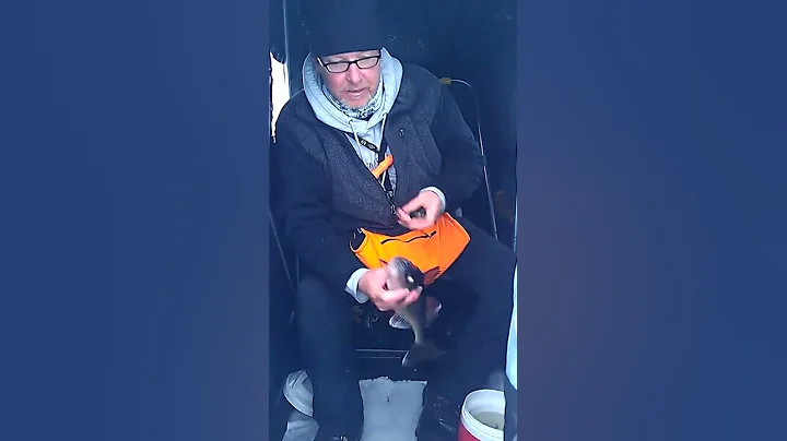Brian Hammond walleye ice fishing