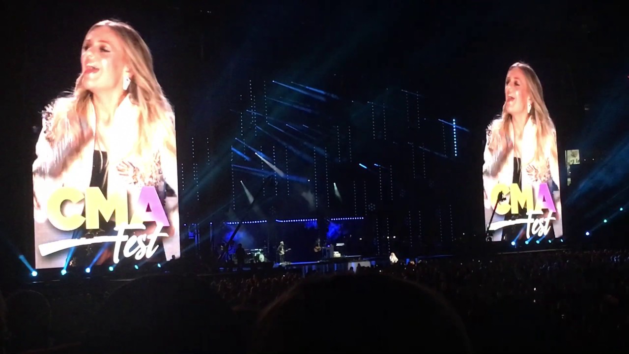 Kelsea Ballerini - I Hate Love Songs - CMA Fest 2017