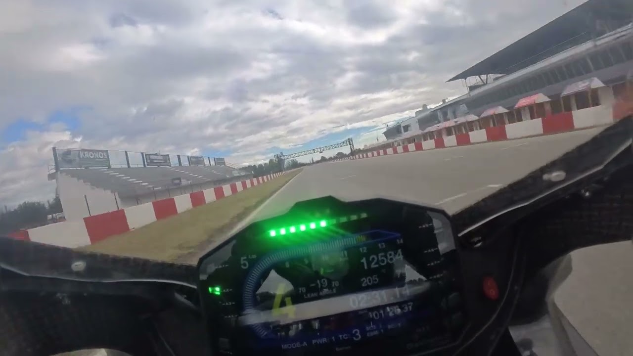 Yamaha r1 GYTR 2023 , Serres track 08.10.2025 1.26 14* temperature