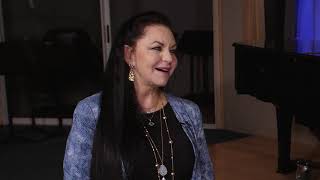 Crystal Gayle - "You Don't Know Me" - FOX 17 Rock & Review