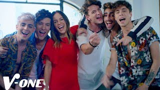 Video voorbeeld van "V-One | Aquí Me Quedo ft. María Colores (Video Oficial)"