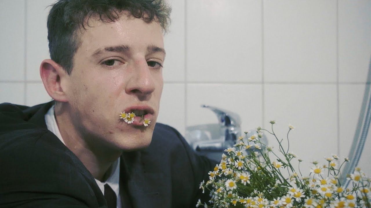 Shelter Boy - Absence (Official Music Video) auf YouTube ansehen Shelter Boy - Absence (Official Music Video) auf YouTube ansehen