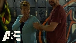 Wahlburgers: Alma Can't Skate - Krafting a Patriot Burger (Season 4, Episode 3) | A&E