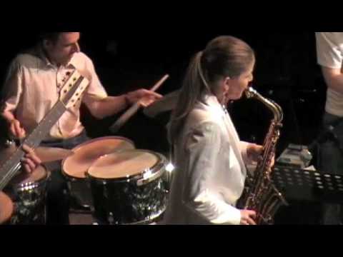 Karolina Strassmayer & KLARO! performing "No Name ...