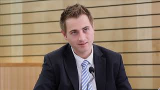 Celebrity The hearing - Cross examining a witness (Audio description) Wealth