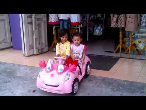 Mainan Anak Perempuan Mobil Aki Jeep Pink.. 