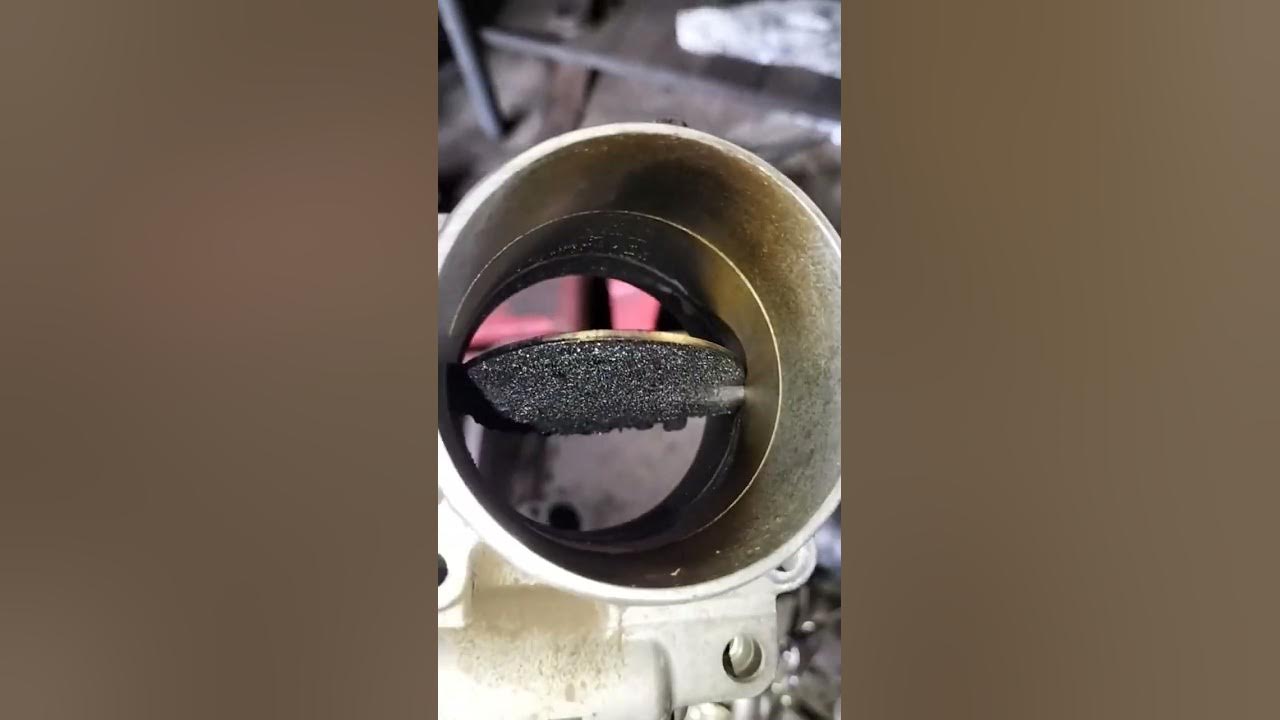 Toyota hilux cleaning intake and throttle every 50k kilometer YouTube
