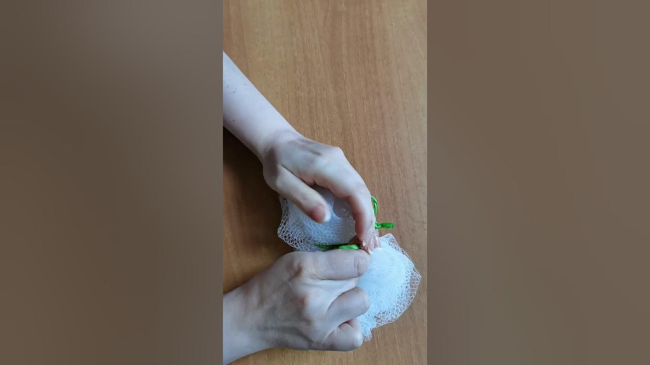 Распалась мочалка. Мочалка из тюли своими. Развязалась мочалка для душа. Мочалка из сетки. Старая мочалка.