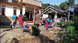 ebeg banyumas......makan ayam