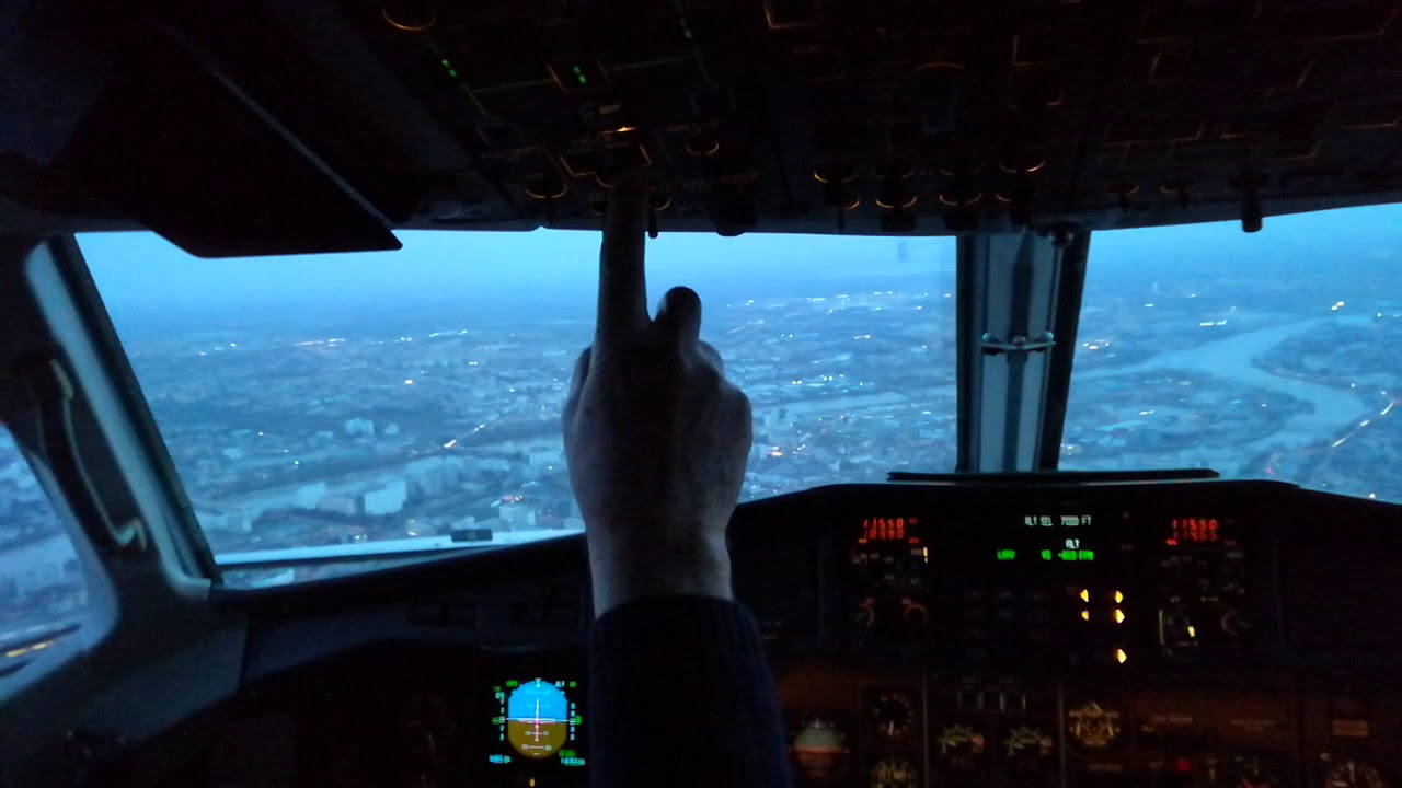Approach and Landing ATR42 HOP Nantes Atlantique ( Cockpit)