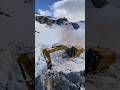 Karla Kaplı Yolda Excavator Gücü!