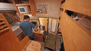 [Car Camping in Heavy Rain] A sudden thunderstorm at a high altitude. Hiace camper van. screenshot 3