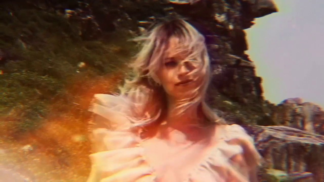 Guarda annie hamilton - oxygen su YouTube Guarda annie hamilton - oxygen su YouTube