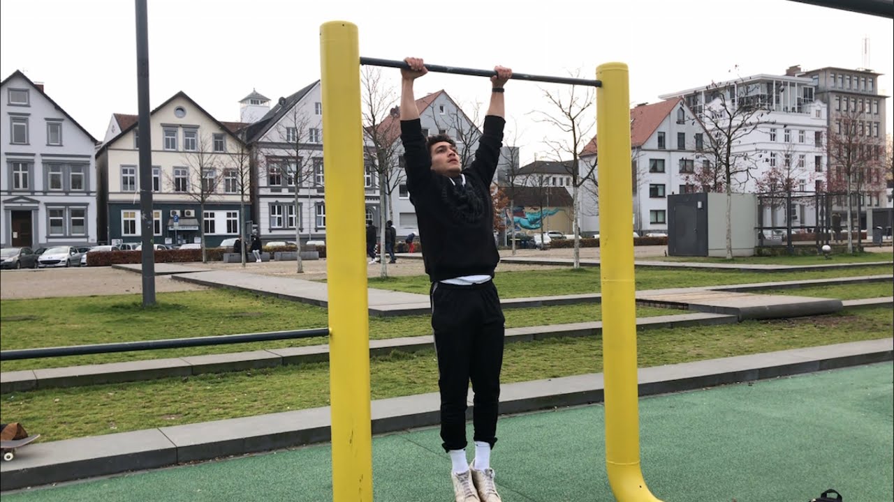 50 PULL UPS and 100 PUSH UPS in under 5 Minutes - YouTube