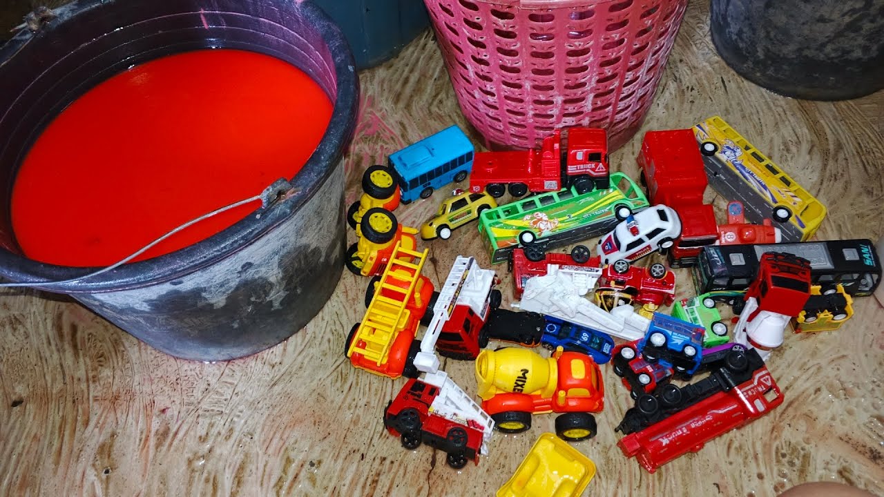 Cleaning dirty toys, children's toys, tank trucks, mixer trucks, fire trucks, police cars,Tayo buse