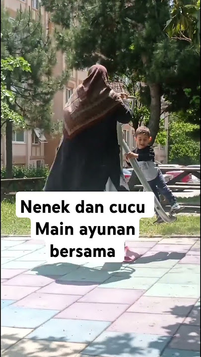asyik banget nenek main ayunan bareng cucunya #luarnegri #bersemangat #istanbul #türkiye #funny #fyp