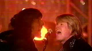 HERMAN'S HERMITS(LIVE VIDEO)-"I'M INTO SOMETHING GOOD"(LYRICS)