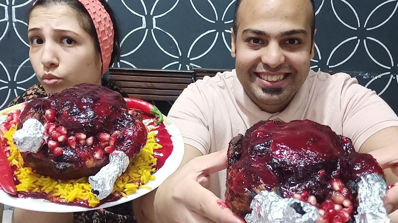 👌لاول مرة وحصرى ^تحدى اكل^ {فرختين بصوص الرمان الاحمر اللاذع} مع(المبكبكه الحاره) والعقاب بلولوء 😂💃🙆