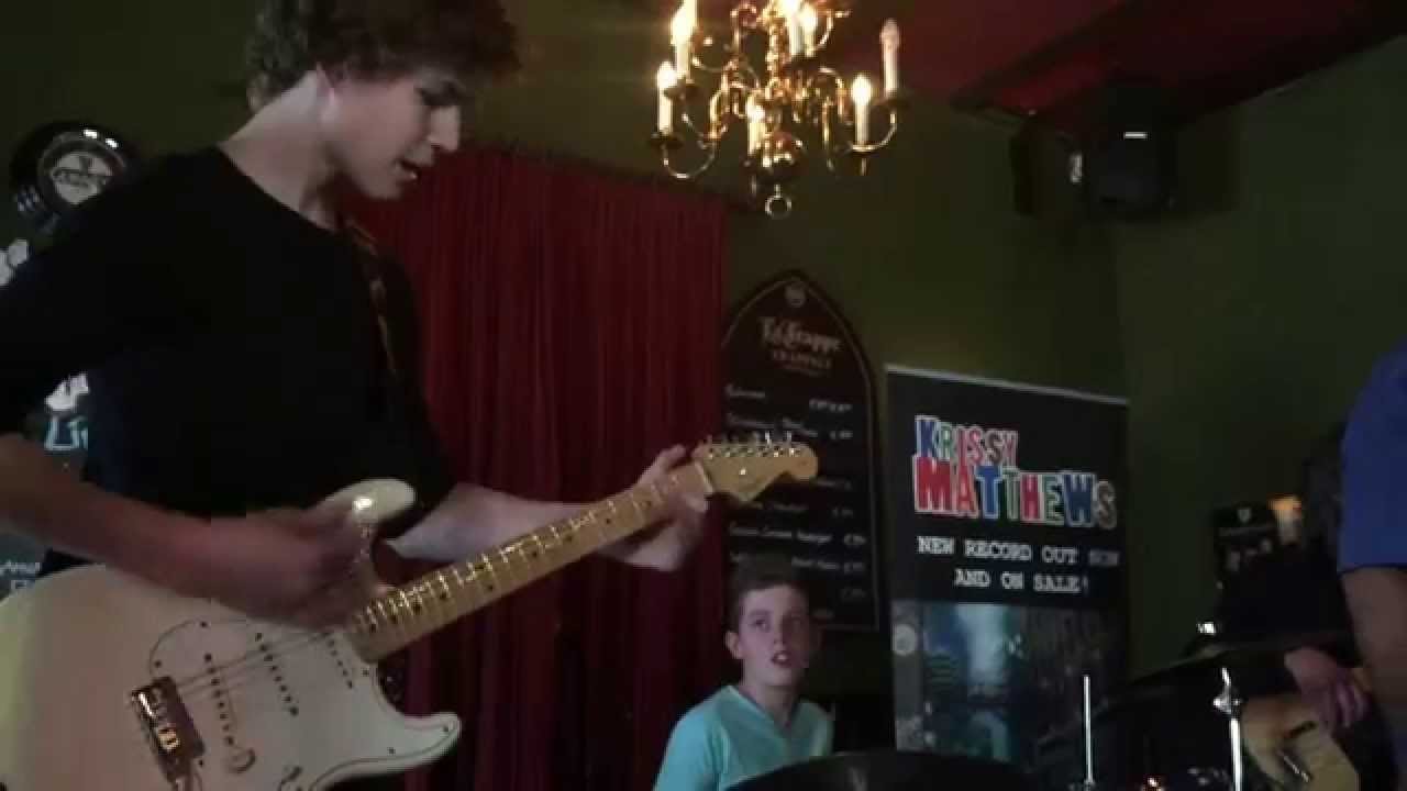 Voodoo Chile by 13 year old dutch guitarist
