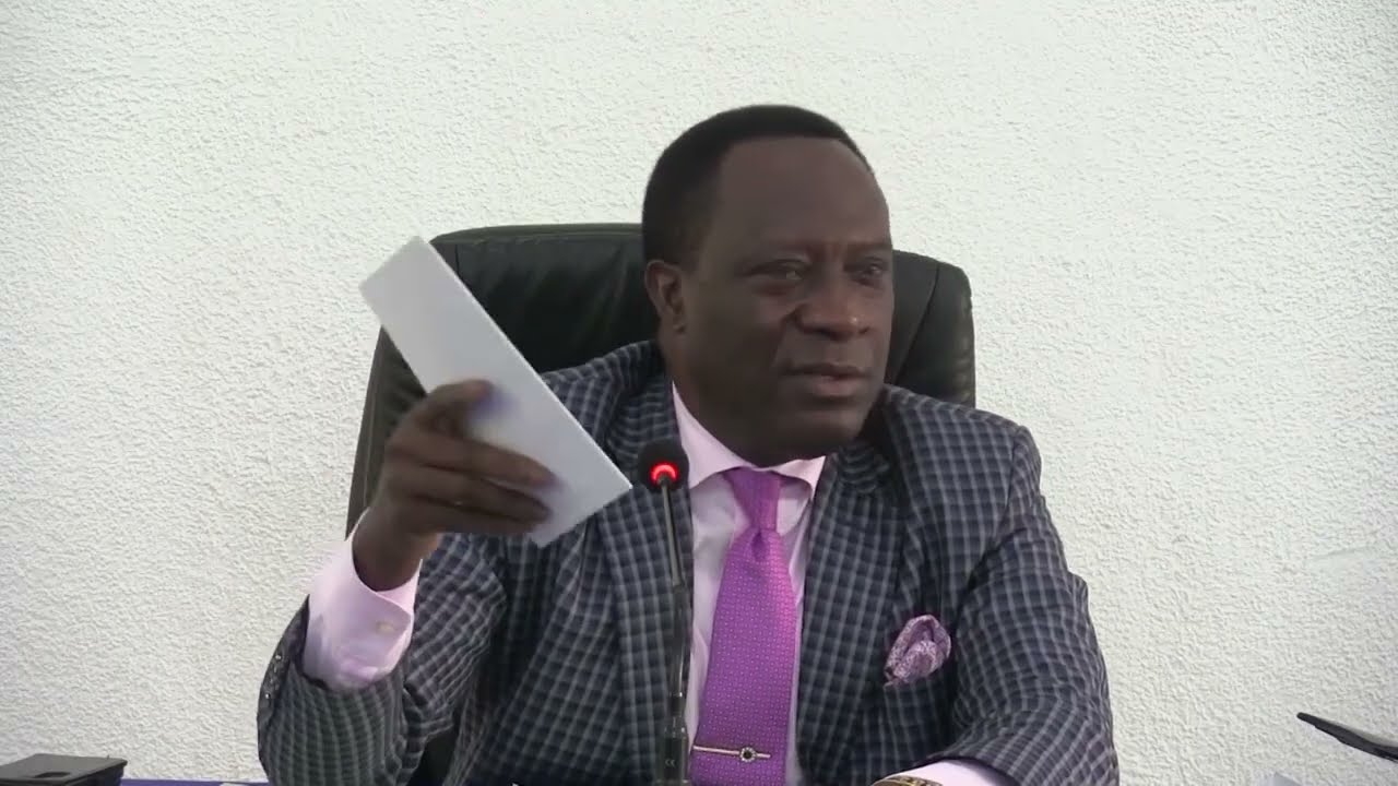 EL RECTOR DE LA UNGE MANTIENE DOS ENCUENTROS EN LA RESIDENCIA UNIVERSITARIA OBIANG NGUEMA MBASOGO