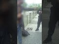 Slovní konflikt dvou cestujících v pražské tramvaji nepříjemně vyeskaloval.