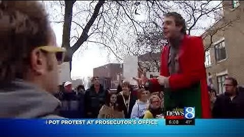 Protestors to Forsyth: 