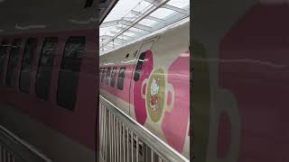 ハローキティ新幹線！新大阪駅入線！