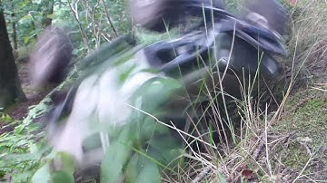 SCX10 and Twin Hammers: Forest trail run + crash!