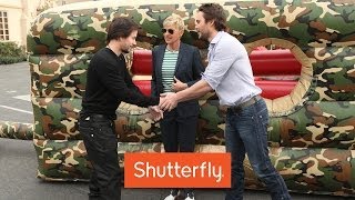 Mark Wahlberg and Taylor Kitsch Do An Obstacle Course!