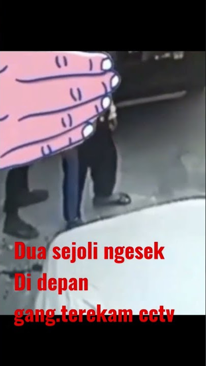 dua sejoli asik ngesek di depan gang