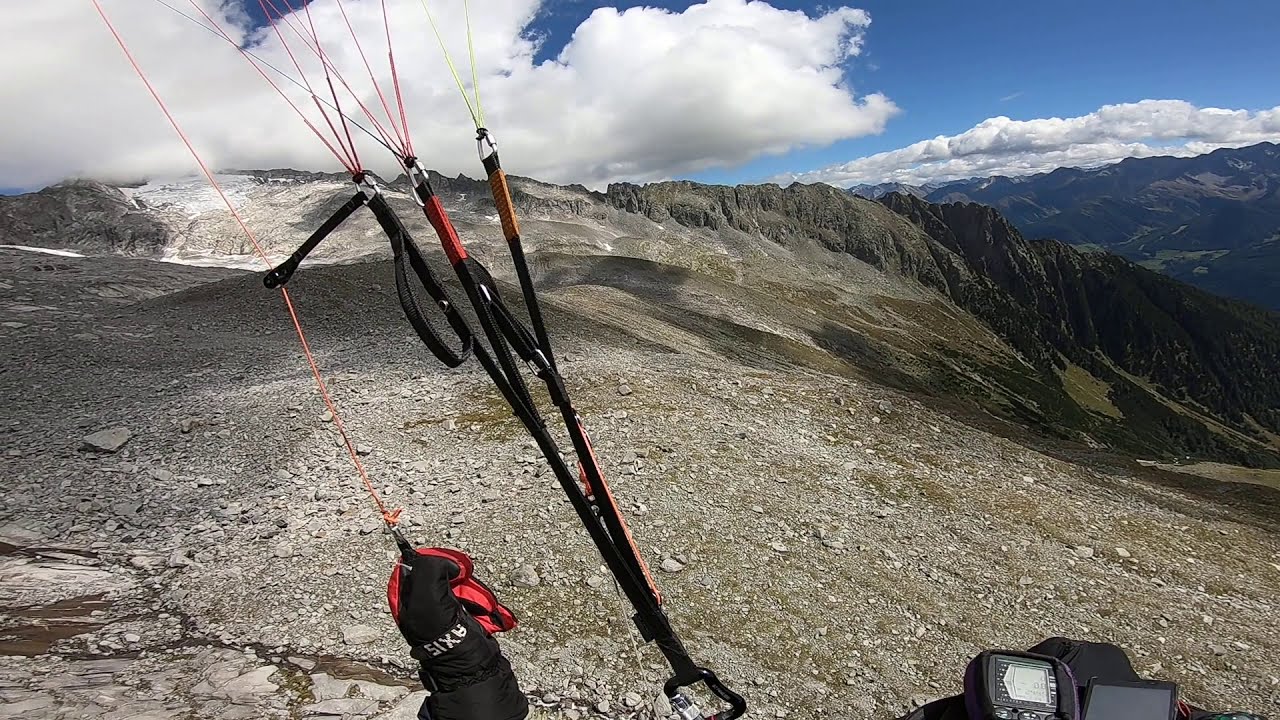 Paragliding proximity in mountains-Alps