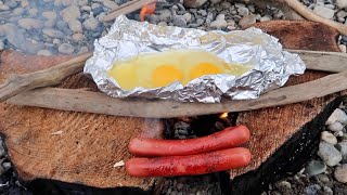 BREAKFAST AT THE RIVER