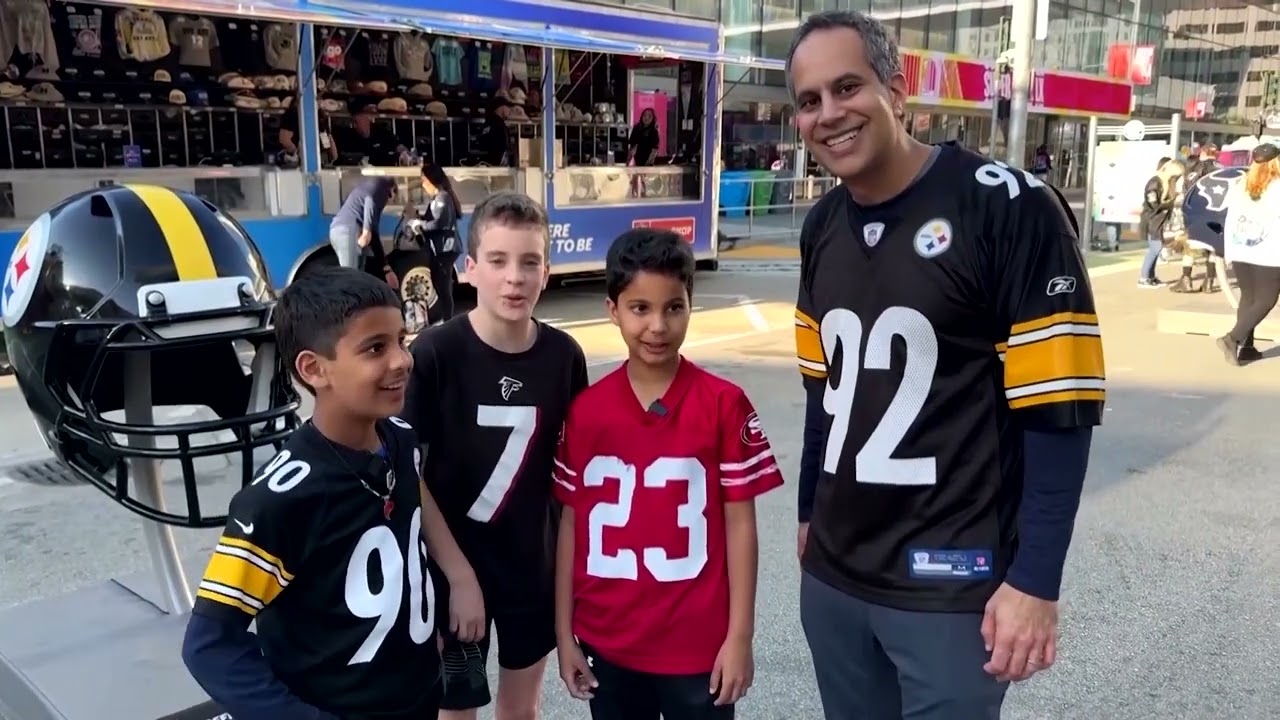 Fans flock to Super Bowl Experience in San Francisco