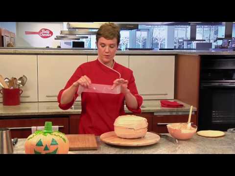 How to Make a Jack-O-Lantern Cake with Betty Crocker