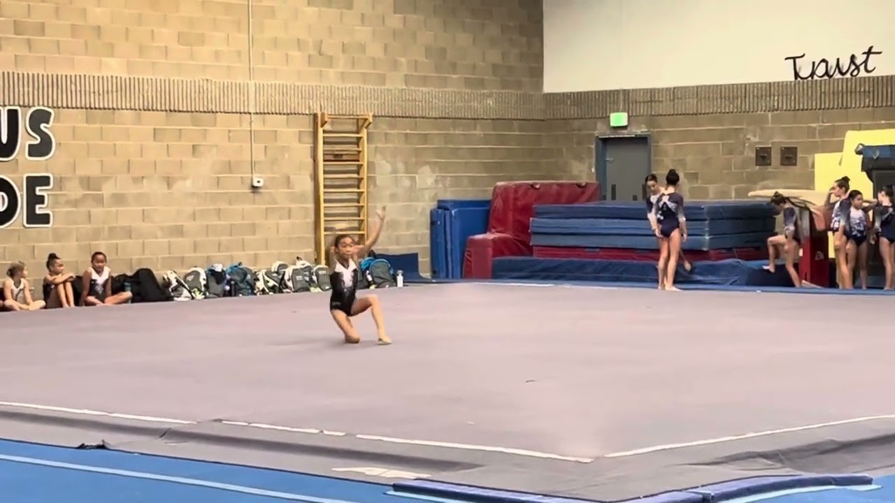 1st Place level 4 Floor routine 9.4 - Circus parade 2023