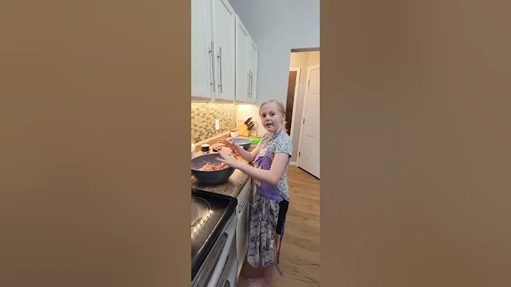 Evelyn Makes Meatloaf