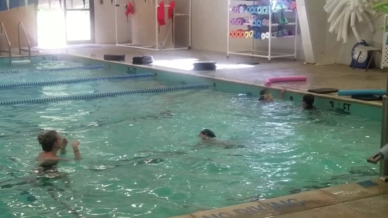 Arad Swimming without any back floats