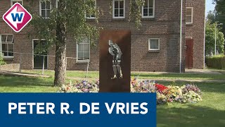 Bloemen uitvaart Peter R. de Vries bij Haags monument omgekomen vluchtelingen gelegd