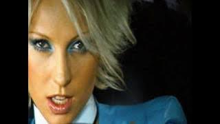 karaja - she moves (la la lala lala)