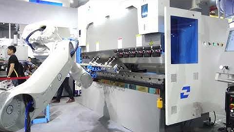 CHUANGHENG 6 axis CNC Press Brake with ABB Robot Bending Robotic Cell 3